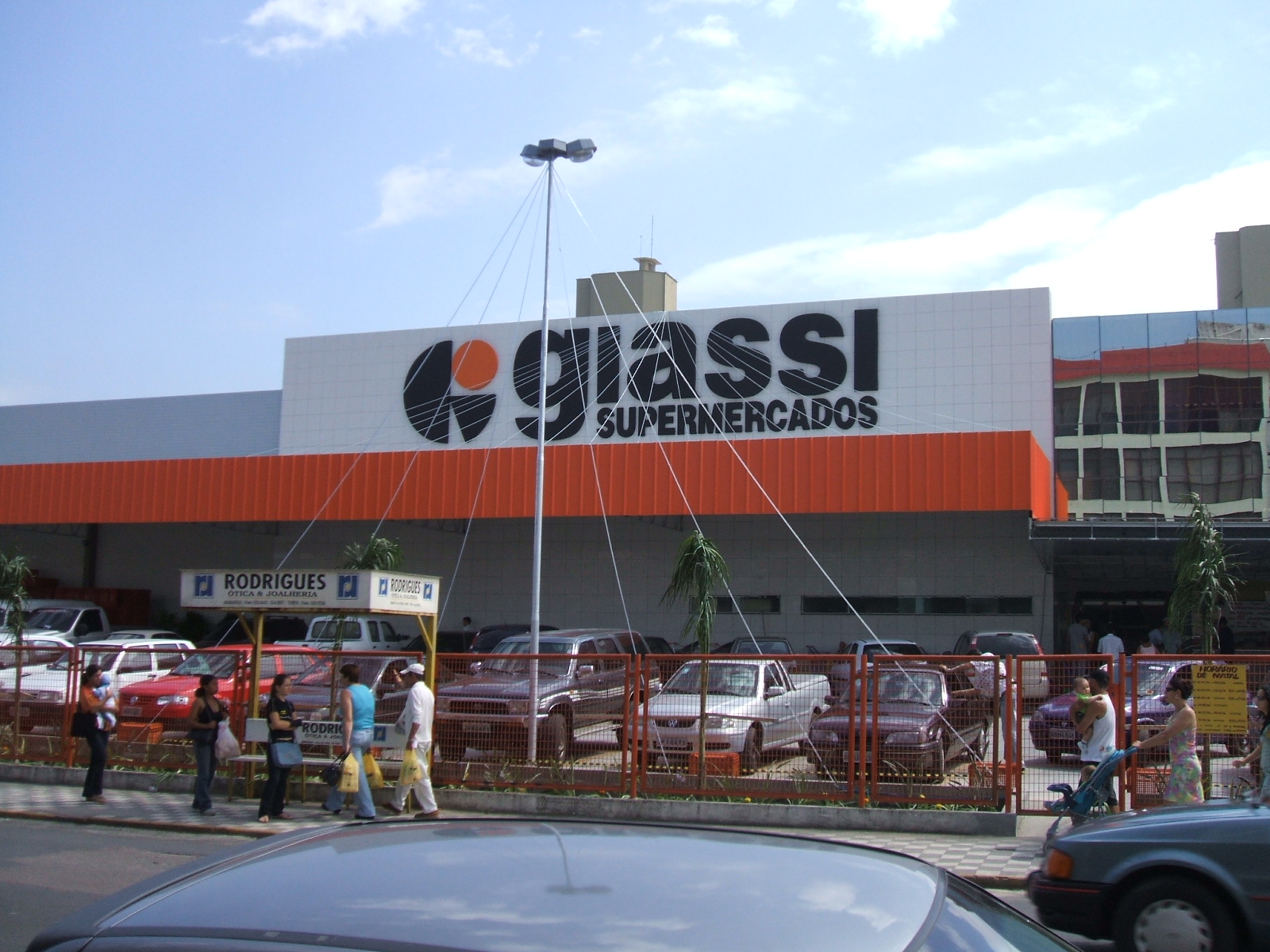 Giassi Araranguá aberto no feriado de 04/05