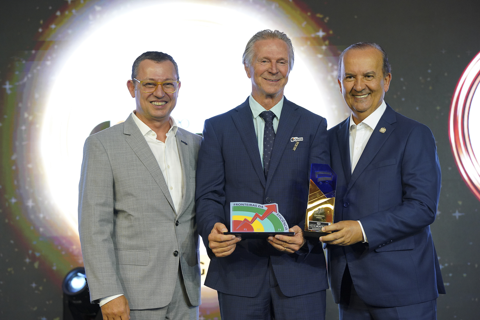 Giassi recebe cinco troféus no Prêmio Acats 2026