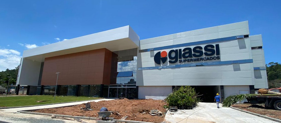 Giassi Supermercados inaugura loja em Itajaí