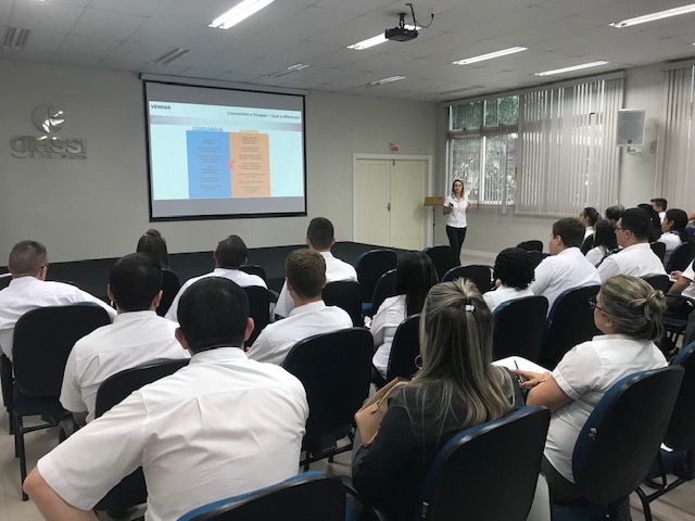 Treinamento reúne equipes de vendas do Giassi e Combo