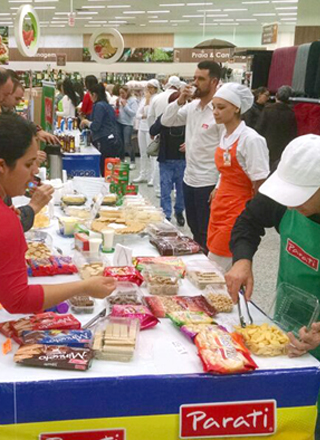 Clientes participam de café no Giassi Vila Moema