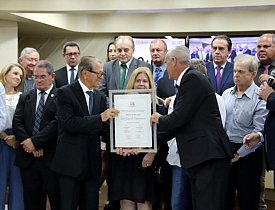 Giassi recebe Moção de Aplauso pelos 60 anos de atividades