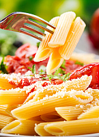 Massa penne com frango e tomate seco