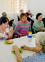 Giassi Oficinas prepara café para idosos do Abrigo 