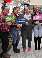 Lojas em clima de festa junina