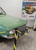 Carros antigos expostos no Bucarein