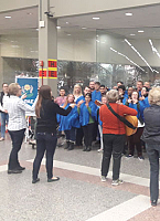 Apae faz apresentação no Giassi Blumenau